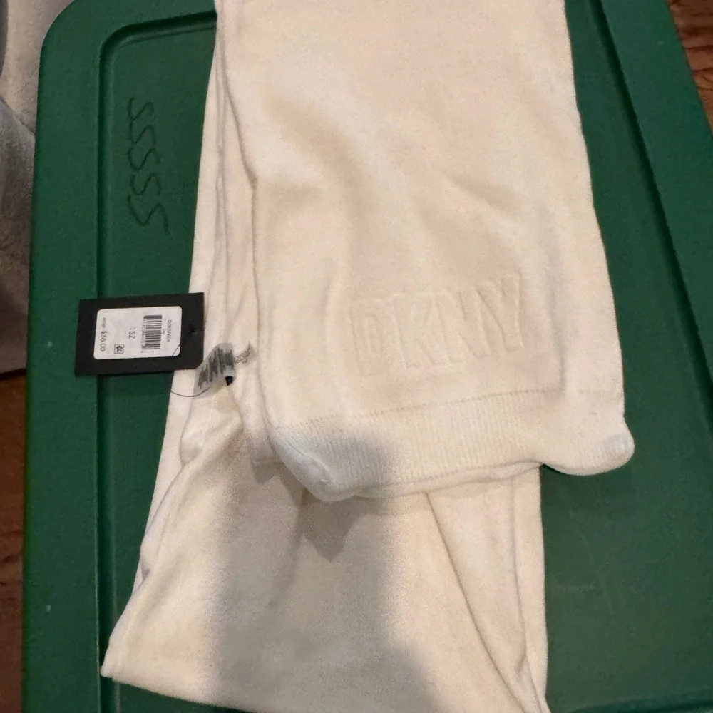 NWT DKNY Women’s Ivory‎ Debossed Logo Scarf Knit Velour Gift Stocking Stuffer